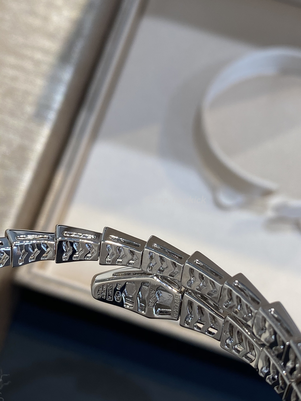 Bulgari Serpentine Full Diamond Bracelet (4) - www.newkick.vip